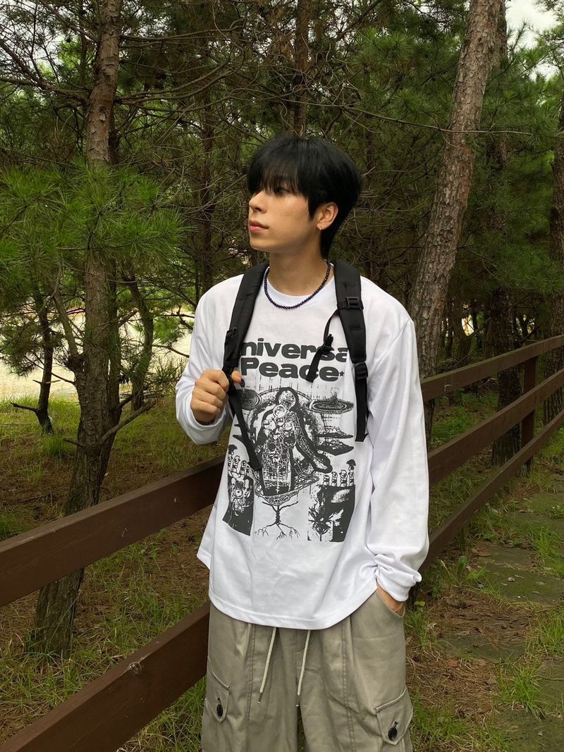 Universal lettering sweatshirt