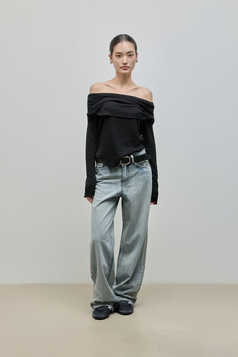 Cowl-neck Open Shoulder Tee_Black