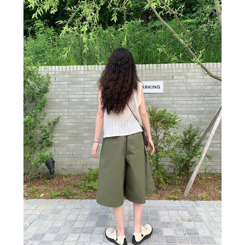 burring sleeveless blouse