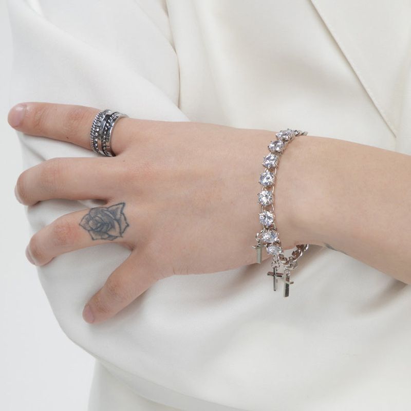 [Wearing Stray Kids] Cross Unbalanced Cubic Chain Bracelet 