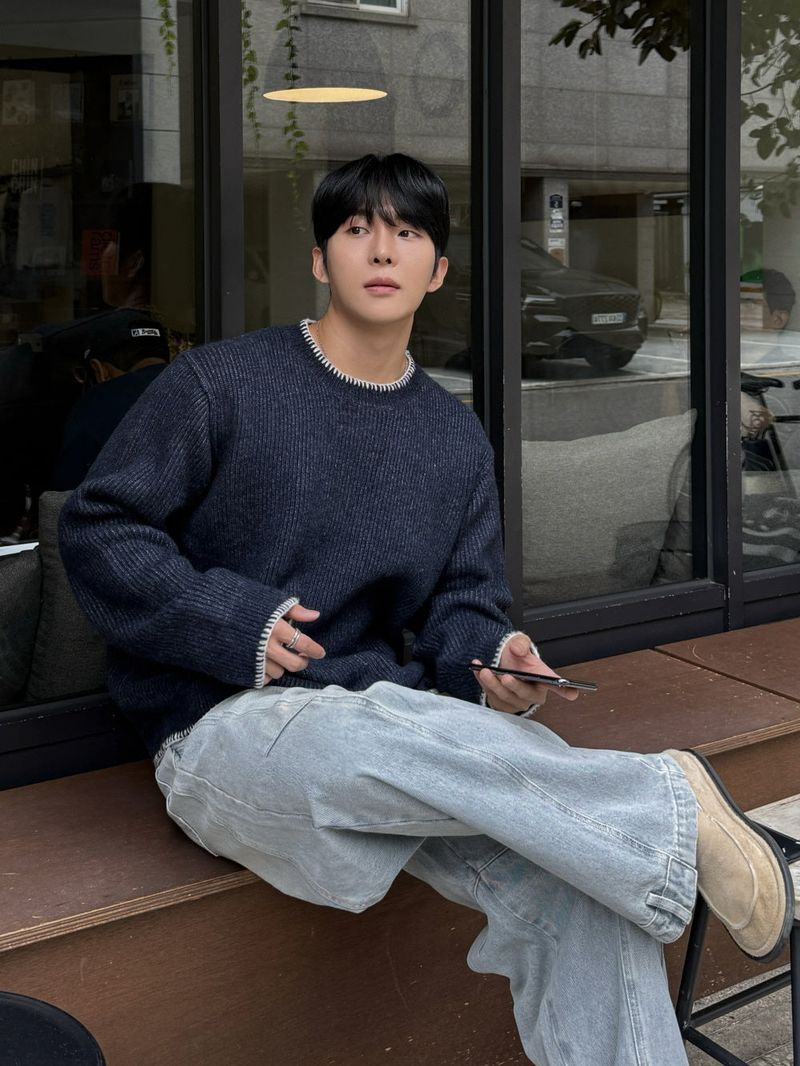 Hoshi line round knitwear