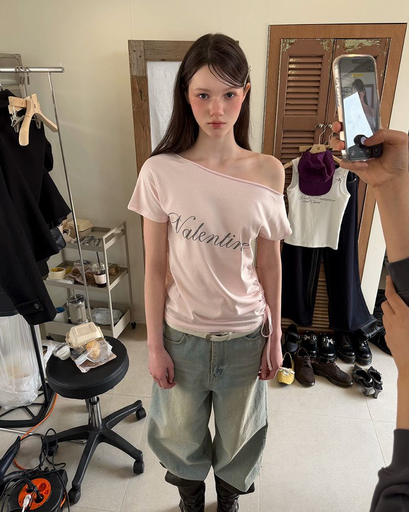 BEIDELLI（ベイデリー）の「[ORIGINAL] Lena Off-shoulder Short-sleeve T-shirt（Tops）」
