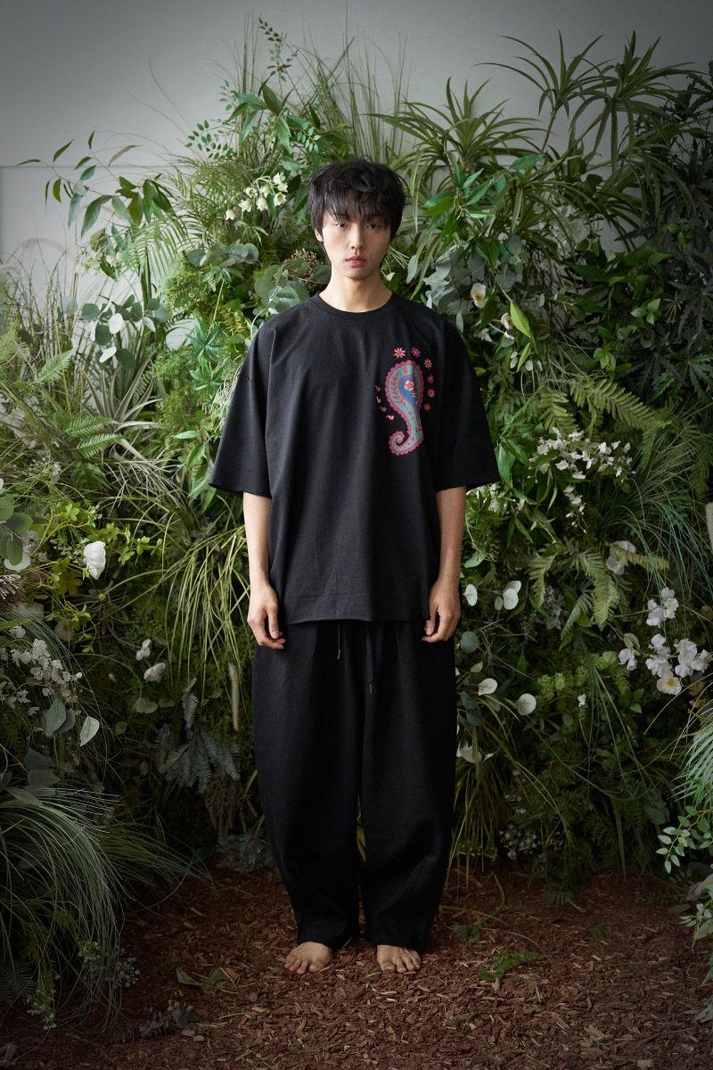 PAISLEY PRT. CUT-OUT 1/2 TEE (Black)