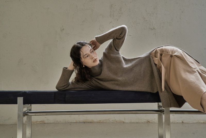 SIDE SLIT TURTLENECK_ALPACA