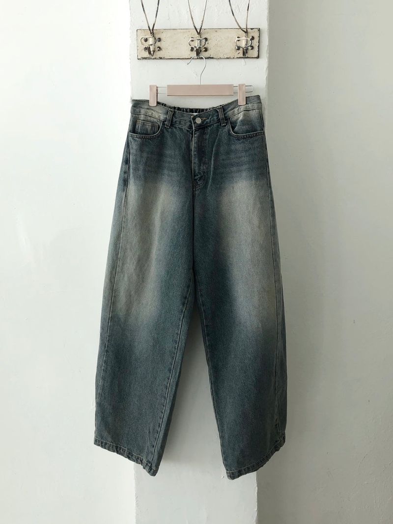 Wide volume jeans