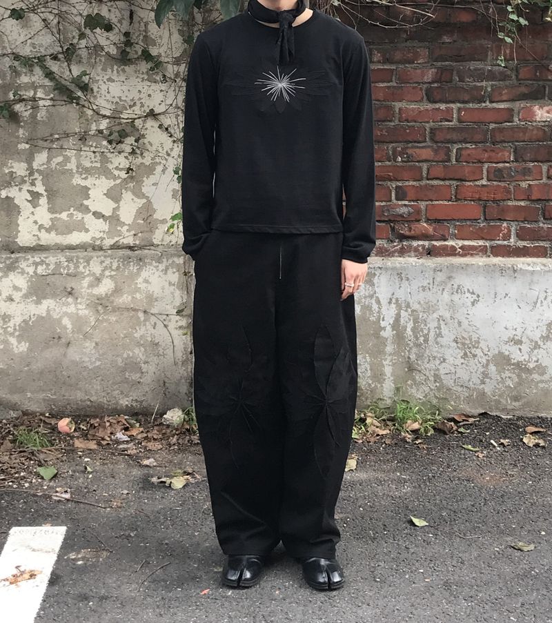 ワイルドフラワーアップリケパンツ _ ブラック＆パープル
