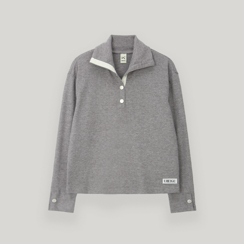 UBEIGE（ユーベイジ）の「Melange Snap Knit Polar Tee（Tops）」