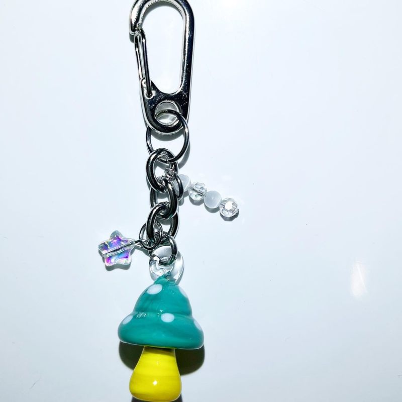 Trippy mushroom keychain