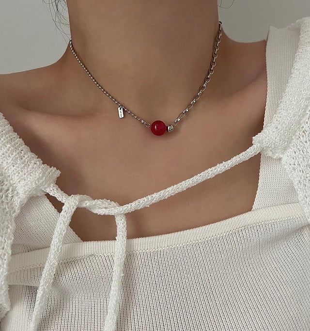 Acer rojo（アセルロジョ）の「レットレッドジェイドストーンクリスマスギフトレコメンドステンレススチールボールレイヤードチョーカーショートビーズネックレス（アクセサリー）」