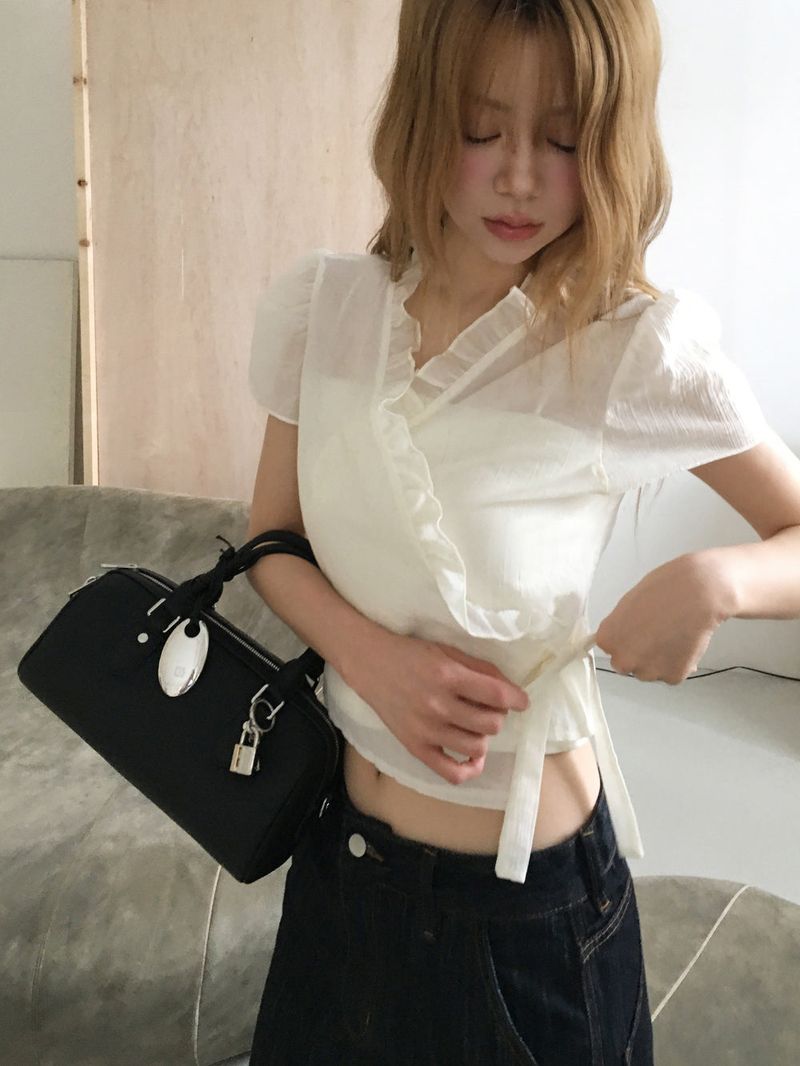 Soda wrap puff blouse