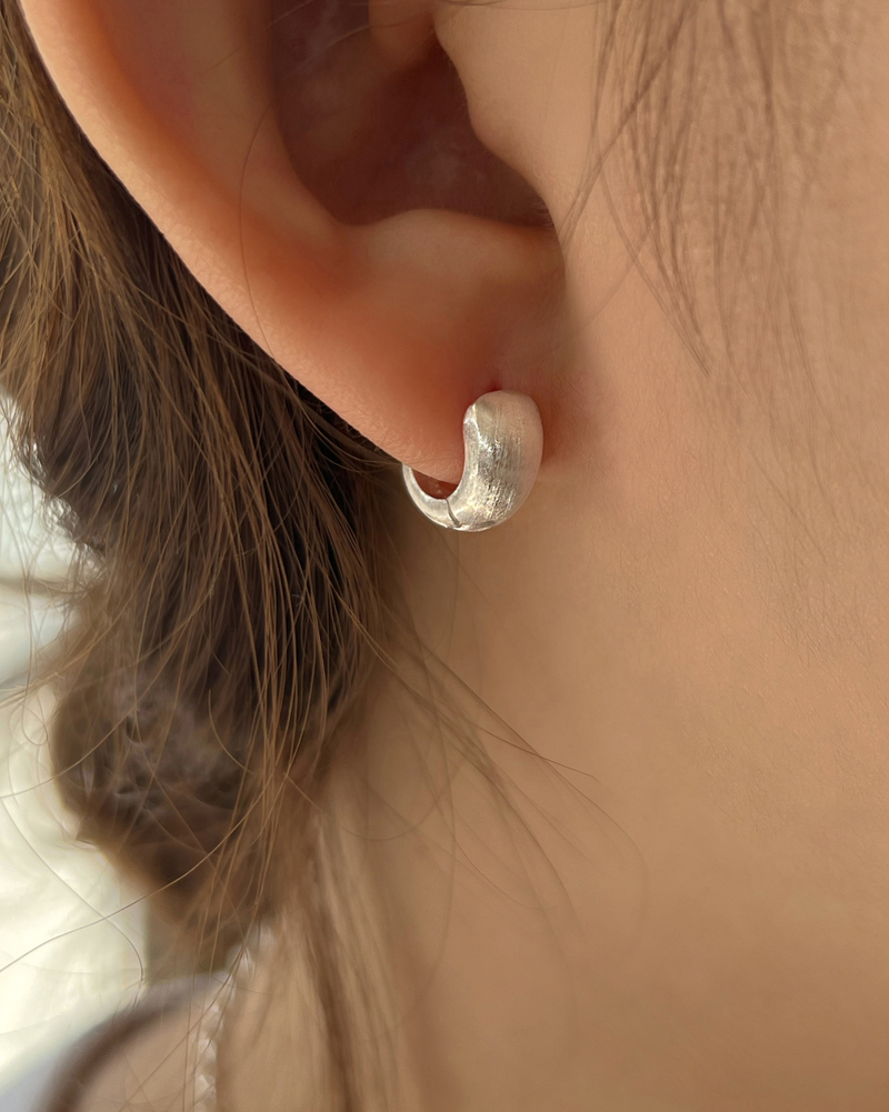 Pale earring (silver)