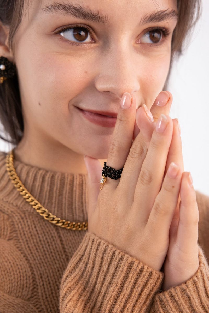 Black knit with chain layered ring