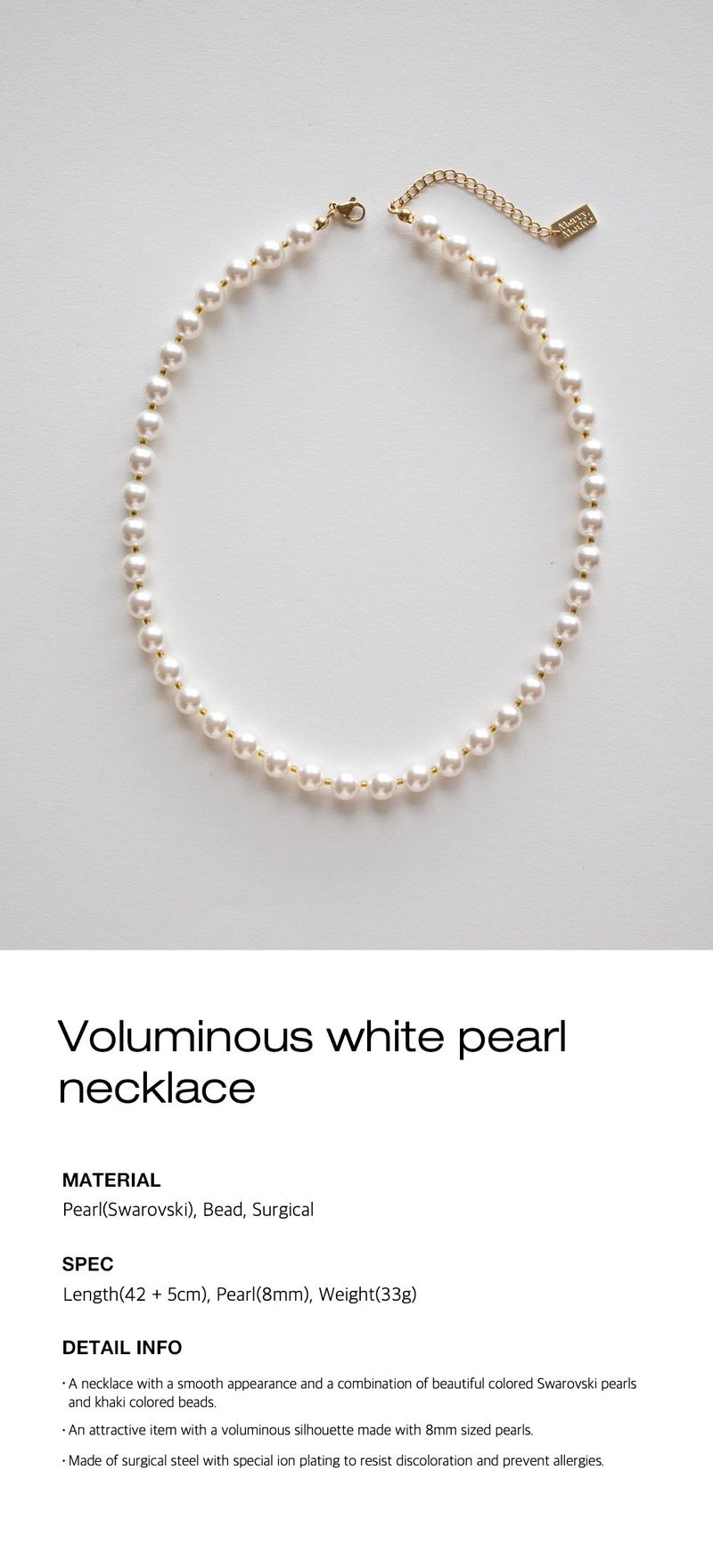 Voluminous white pearl necklace