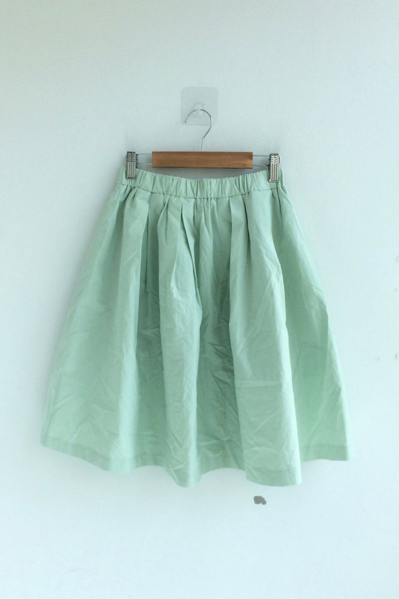 apple mint flare skirt