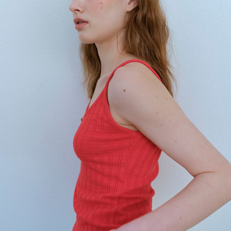  ROSE SLEEVELESS TEE, RED