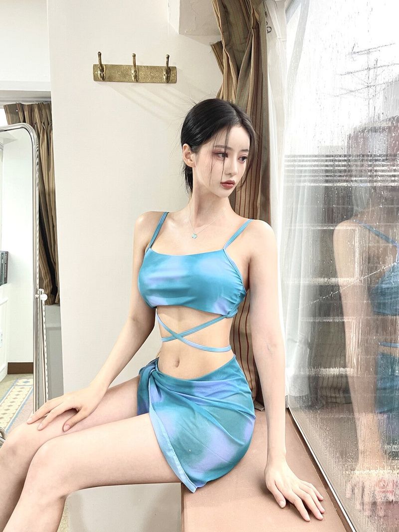 Seow（ソウ）の「ダーリンタイダイビキニ（水着）」