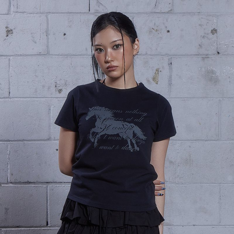DAUSPICE(DUC)（ダウスピス）の「(DUC) GA Semi-Crop Short-Sleeve T-Shirt Black（Tops）」