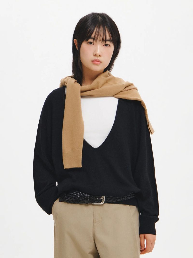 DEEP V-NECK LOOSE FIT KNIT PULLOVER