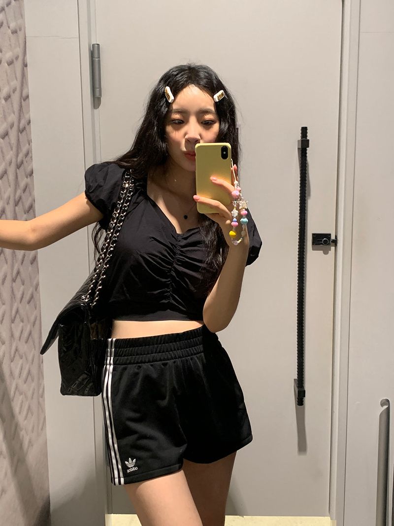 [MADE] MOBE SHIRRING CROP BLOUSE