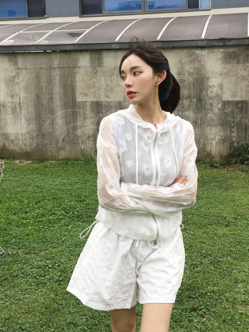 Airy Bloom Flower Zip-Up (3c)