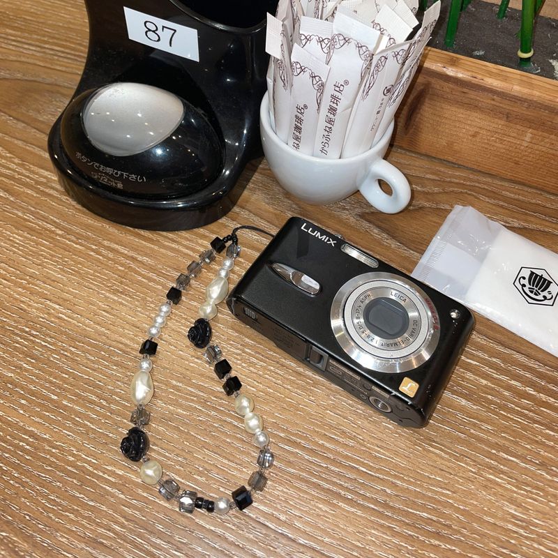 HYONNY.JSG(ヒョニネジャンシング)の「ROSE Blend Crystal Beaded Strap Black / Phone Bag Charm Gift (Toys/Key Holders)」