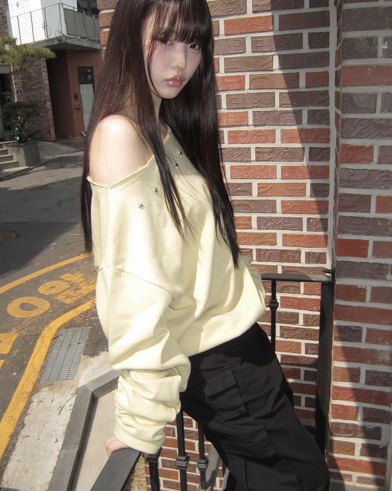 Denfu Star Stud Shirring Off-Shoulder Sweatshirt