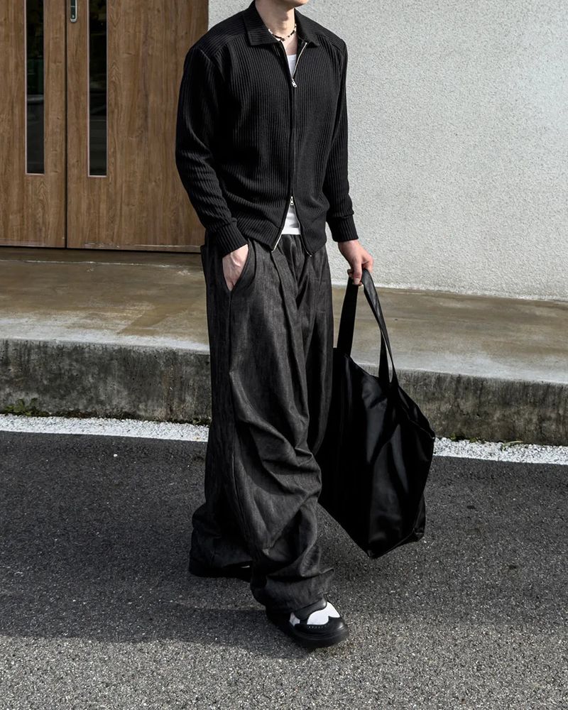 Howt Over Curved Denim Pants