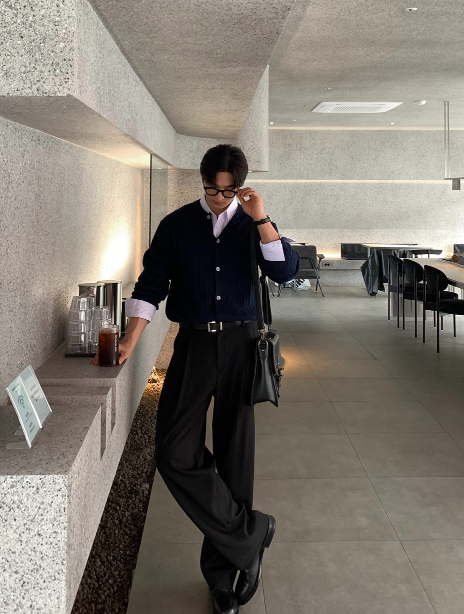 Deface Front Turtle Back Banding Wide Slacks
