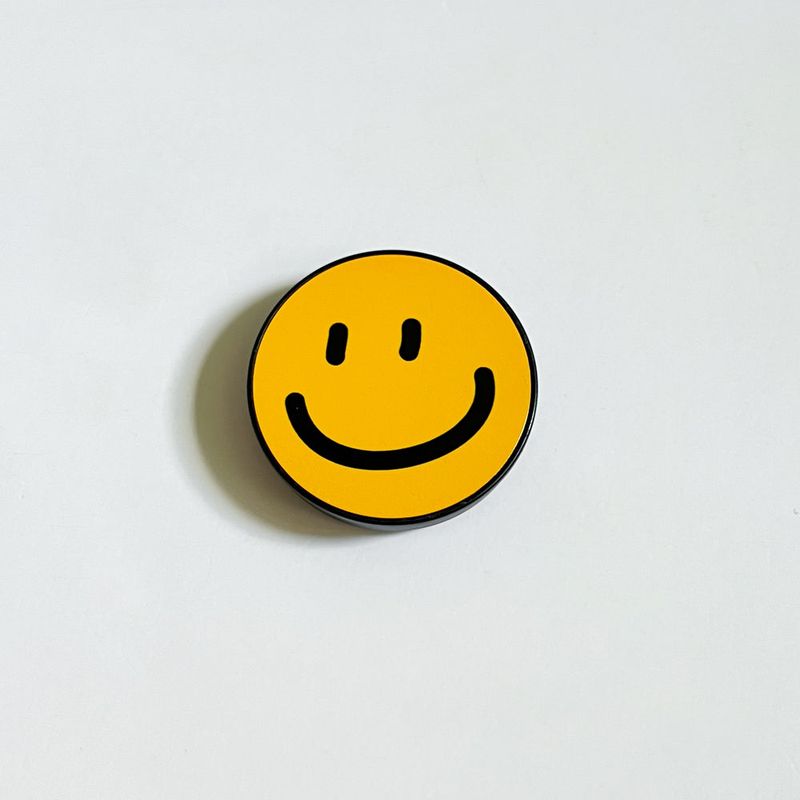 a3b3（エースリービースリー）の「Smile 01 Tok（Smartphone Accessories）」