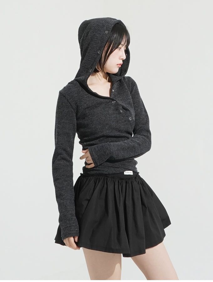 Labeling pleats skirt
