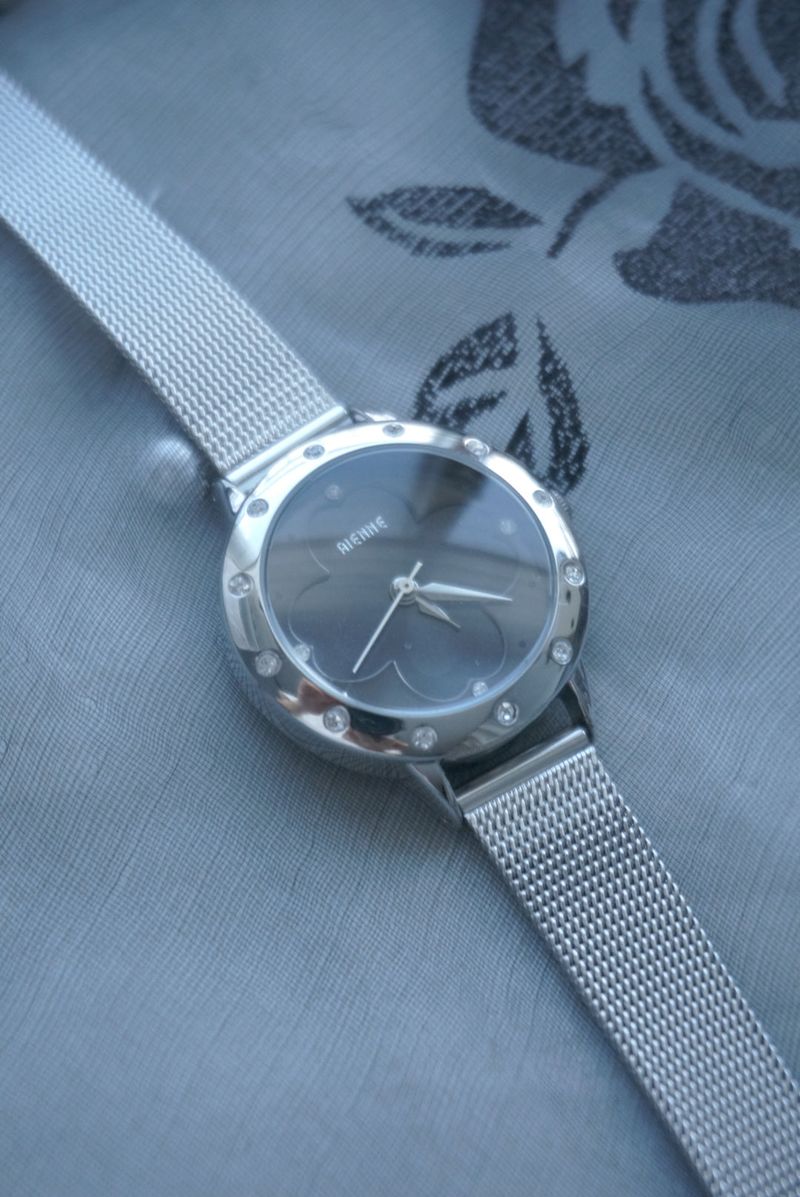 clover mesh strap watch