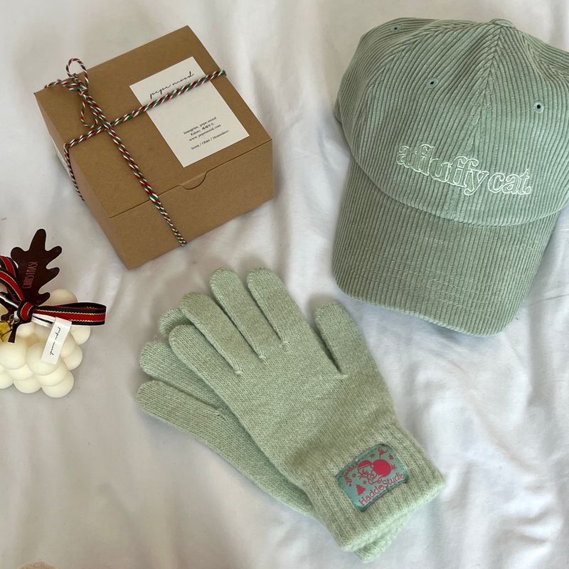 A FLUFFY CAT CORDUROY MINT BALL CAP
