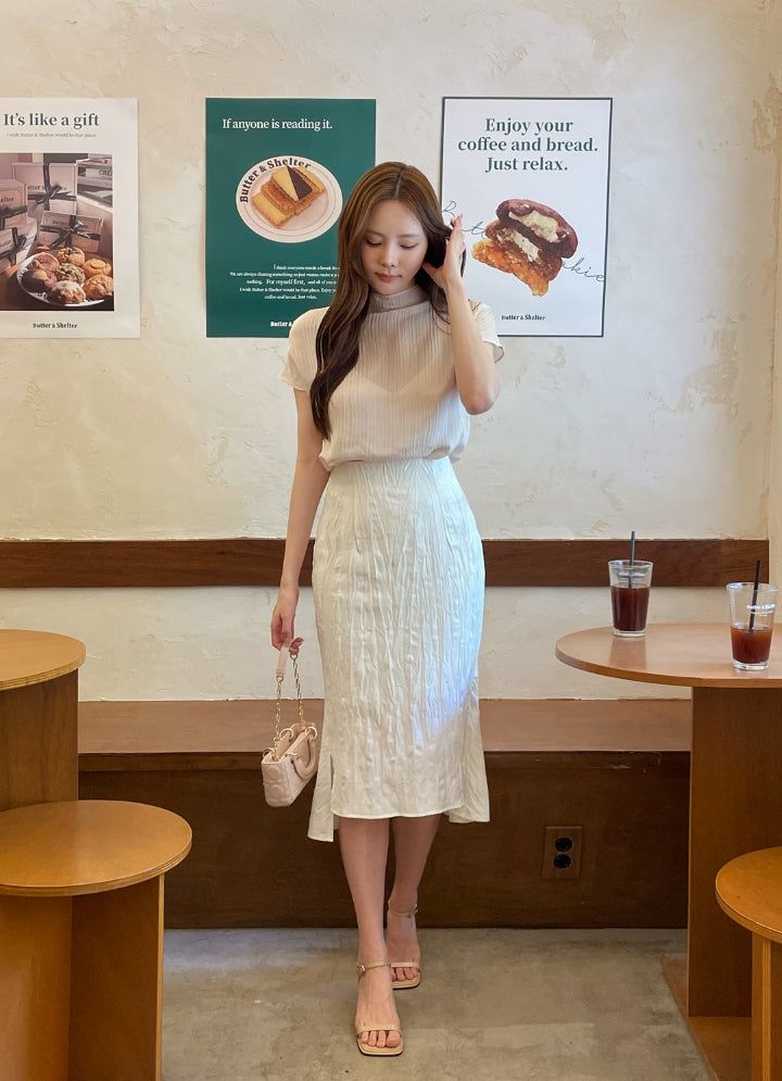 Belloe Half-neck Pleated Short-sleeve T-blouse