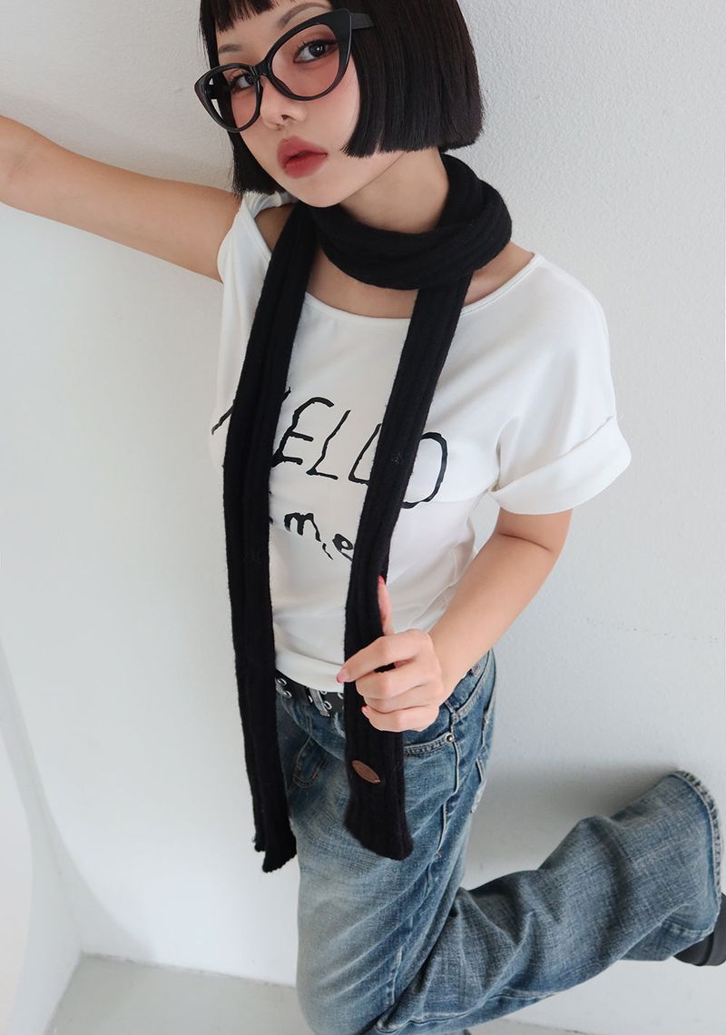 V-neck knit patch long muffler