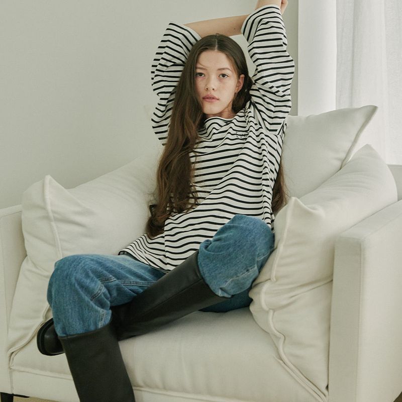 TMO BY 13MONTH(ティーエムオーバイサーティーンマンス)の「SIDE SLIT T-SHIRT (BLACK)(Tops)」