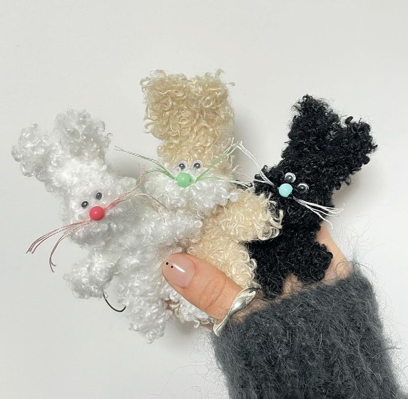 [made] black bunny keyring