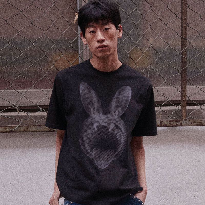 sookim（スキム）の「SINGING RABBIT T-SHIRT_BLACK（）」
