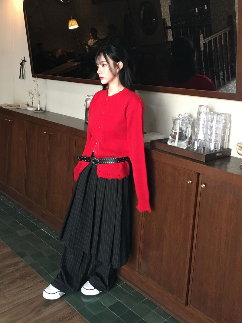 Peak Damage Crop Cardigan (4c)