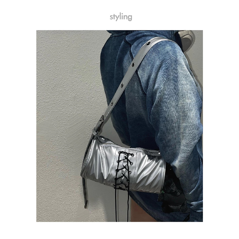 2WAY BELTED STRAP BARREL BAG SMALL_GLOSSY SILVER