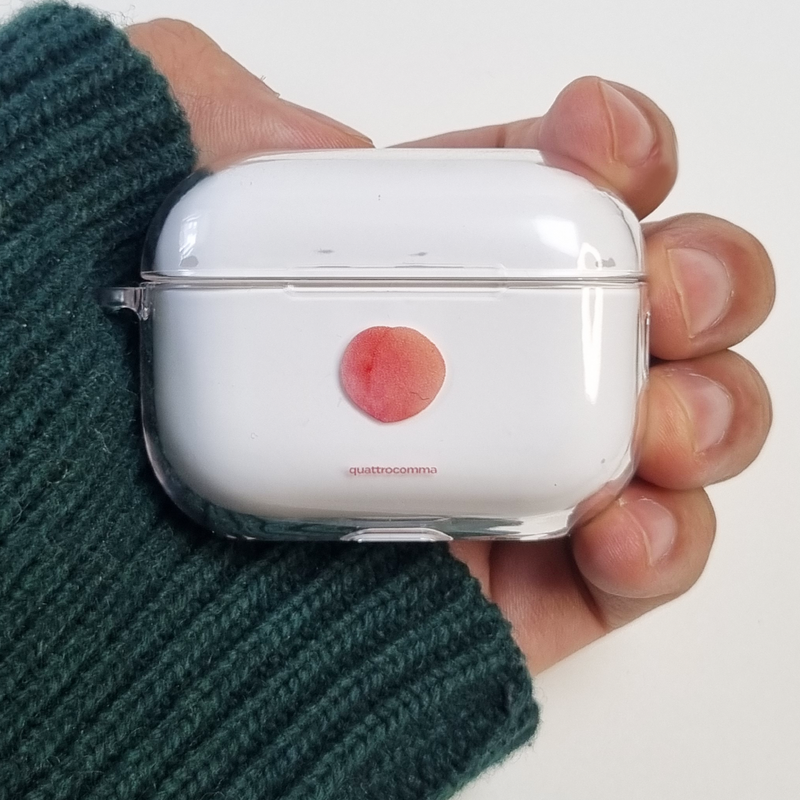 quattrocomma（クアトロコンマ）の「Peach AirPod Pro Case (all models)（Smartphone Accessories）」