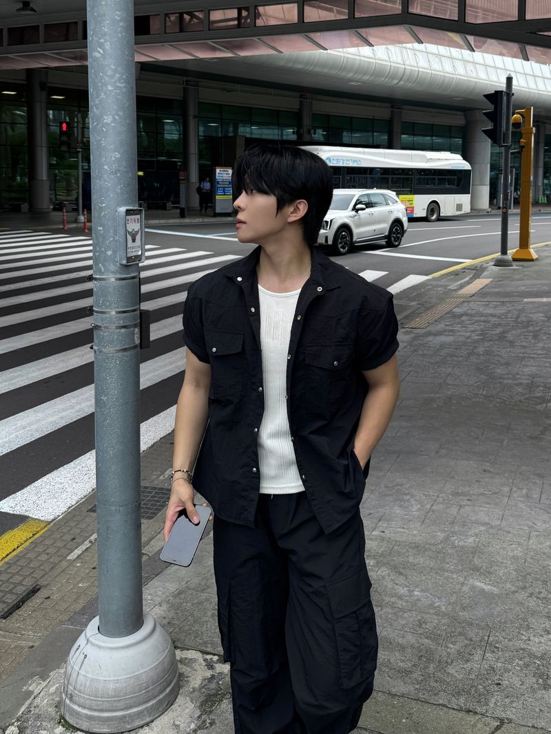 Entry nylon muscle fit cropped shirt