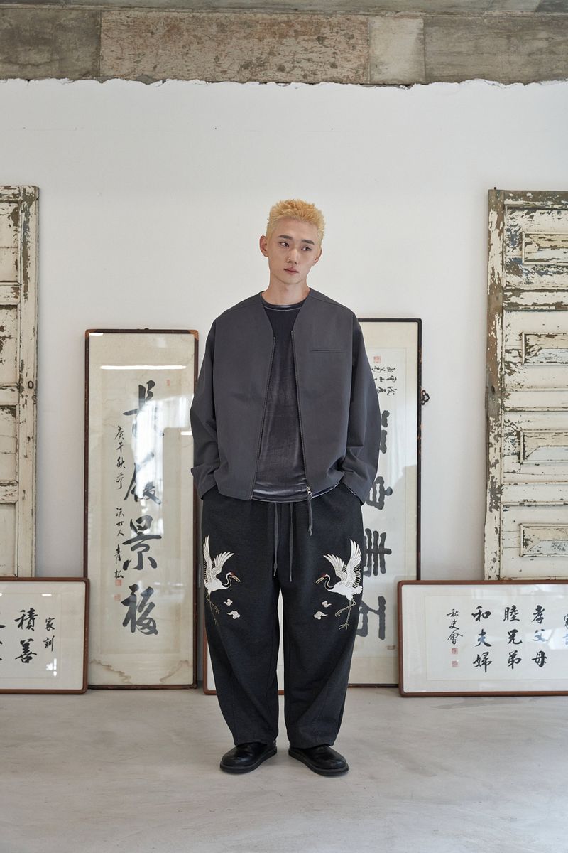 CRANE EMB. H-T SWEAT PANTS (Charcoal)
