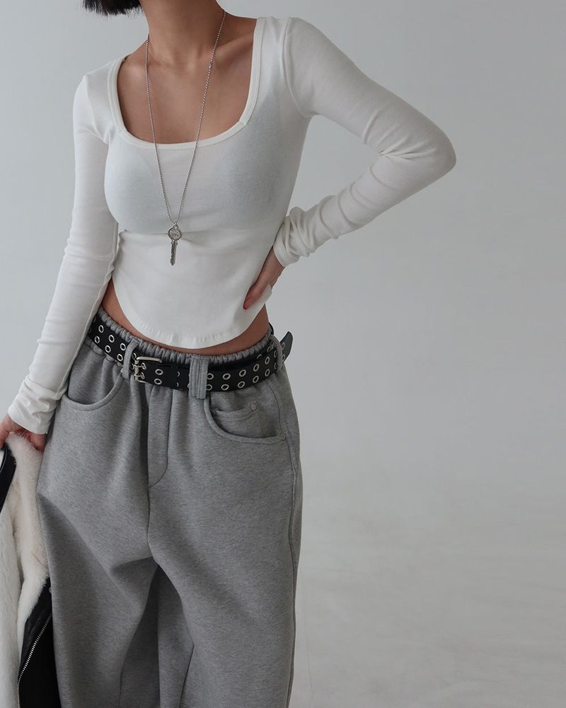 Delight-J（ディライトジェイ）の「Square Cutout Long Sleeve T-shirt（Tops）」