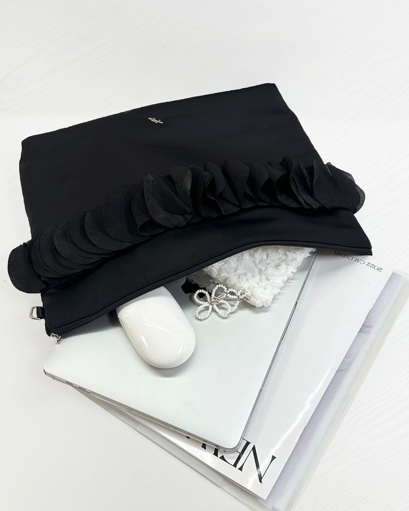 Frillish laptop pouch (black)