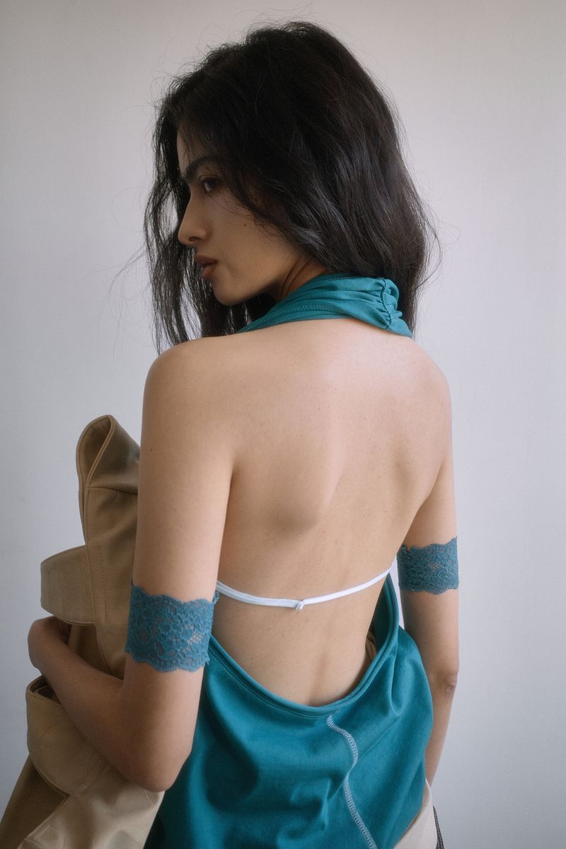 26SS★OPEN-BACK DRAPED HALTER TOP