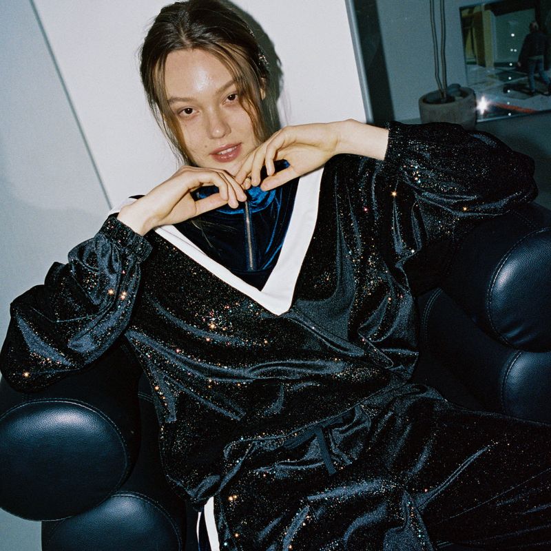 CLUT STUDIO(クラットスタジオ)の「0 3 twinkle velvet zip-up top - BLACK(Tops)」