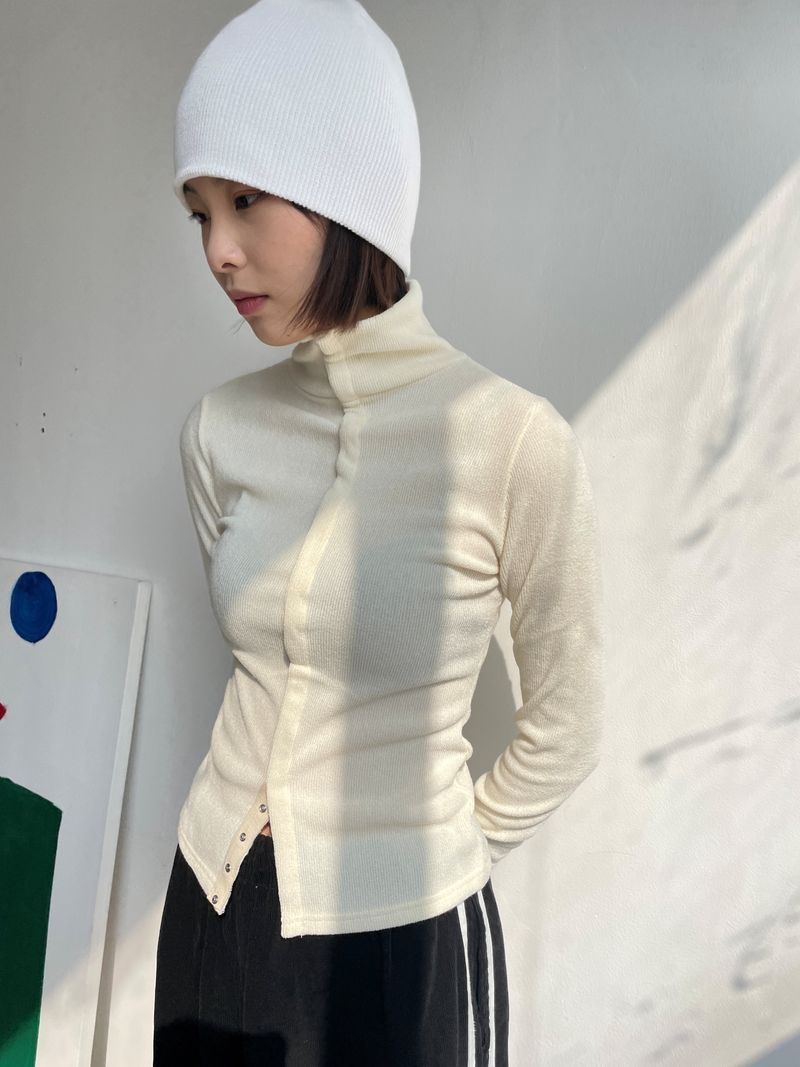 Open high-neck knit T
