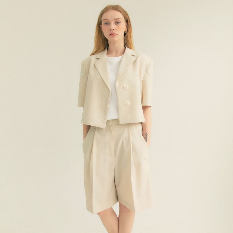 FREIHEIT(フライハイト)の「Two-Button One Tuck Bermuda Pants (Ivory)(Pants)」