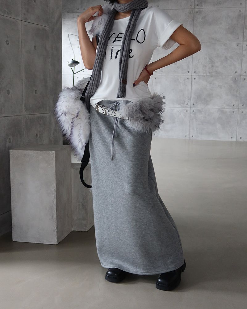 V-neck knit patch long muffler