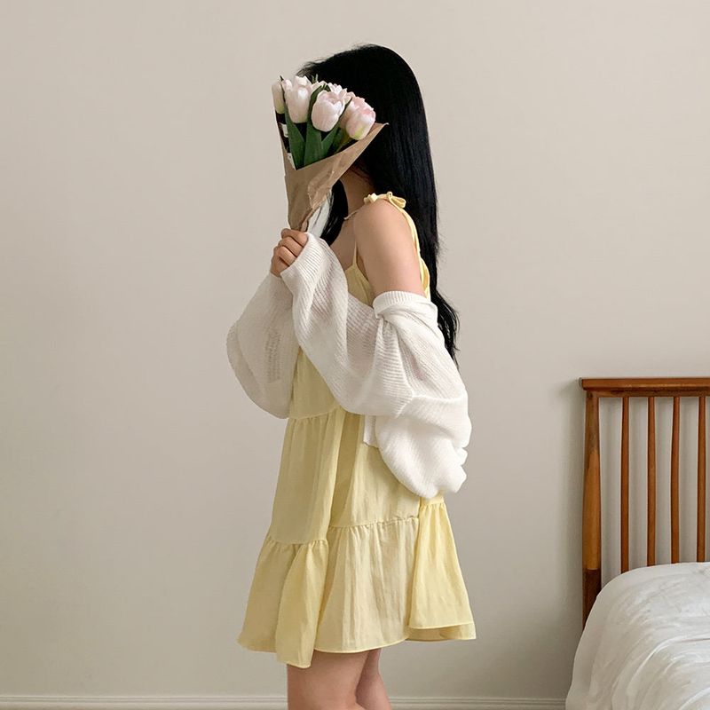 [Adjusting the strap] cancan sleeveless dress